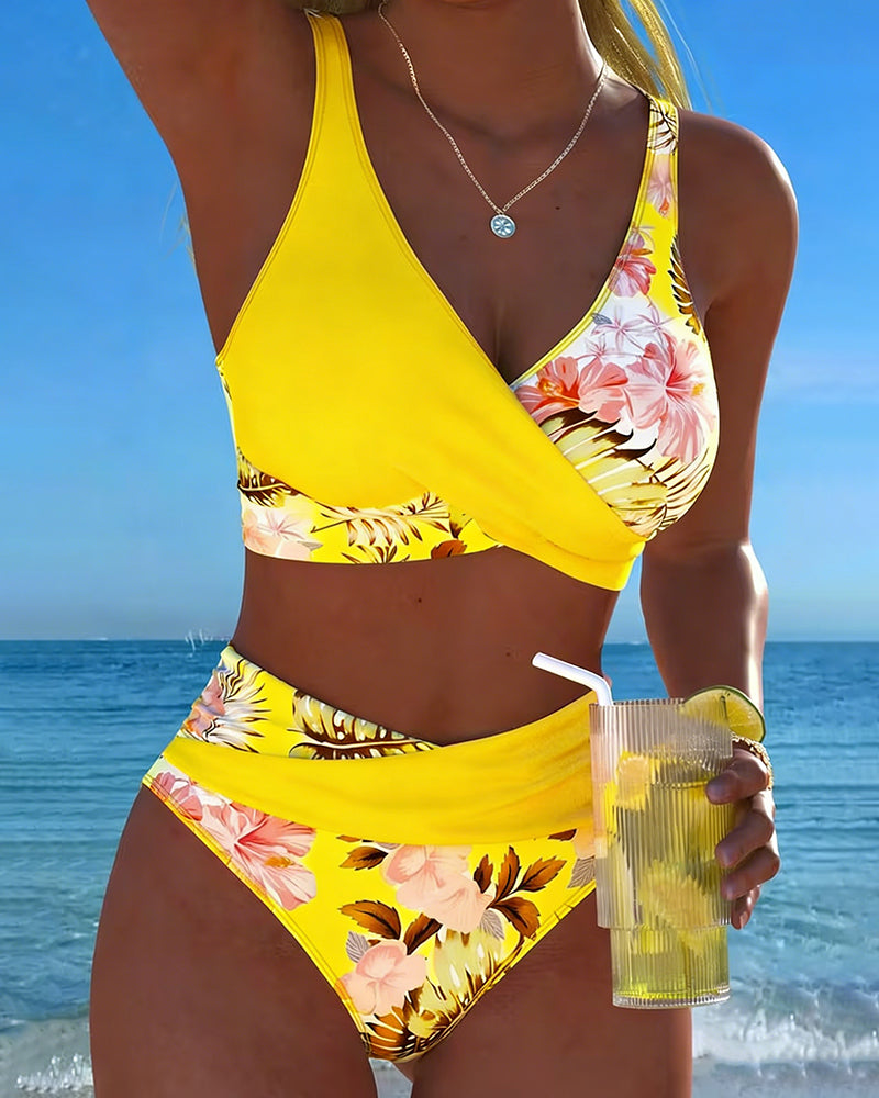 Marie – Bikiny s kontrastním květinovým vzorem a výřezem, barva: žlutá