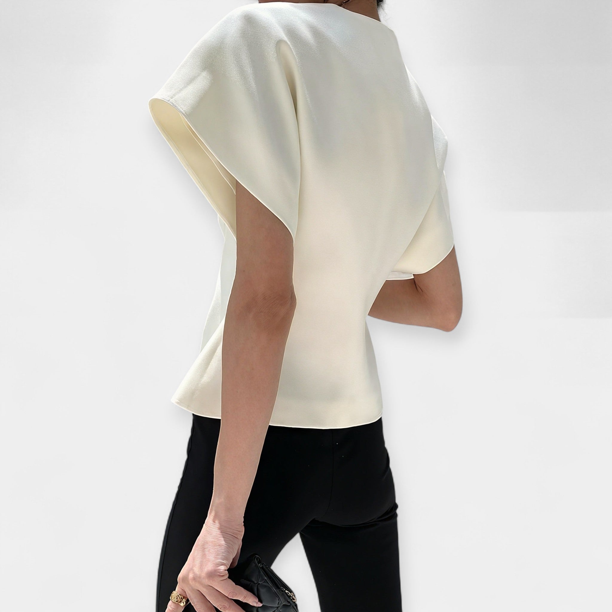Iva - Elegantní minimalistická košile
