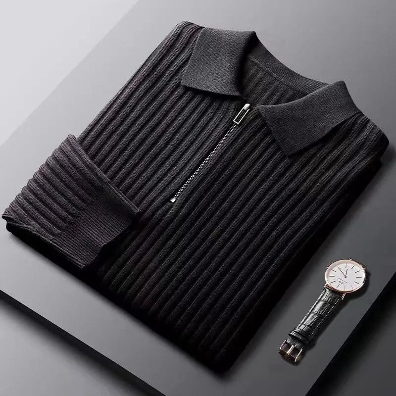 Elegantní svetr s pruhovaným vzorem a zipem