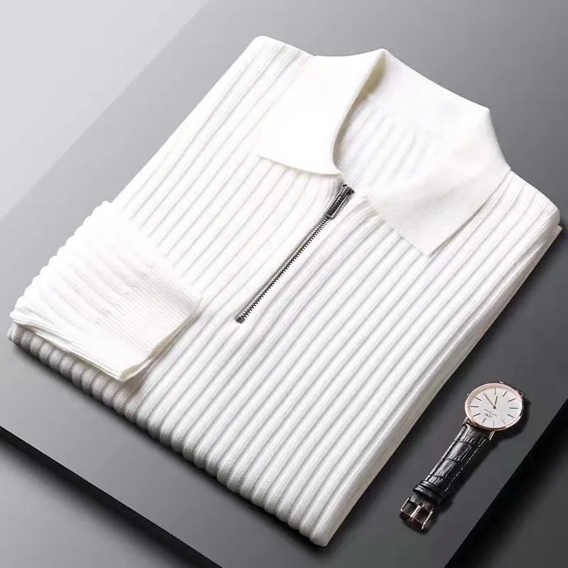 Elegantní svetr s pruhovaným vzorem a zipem