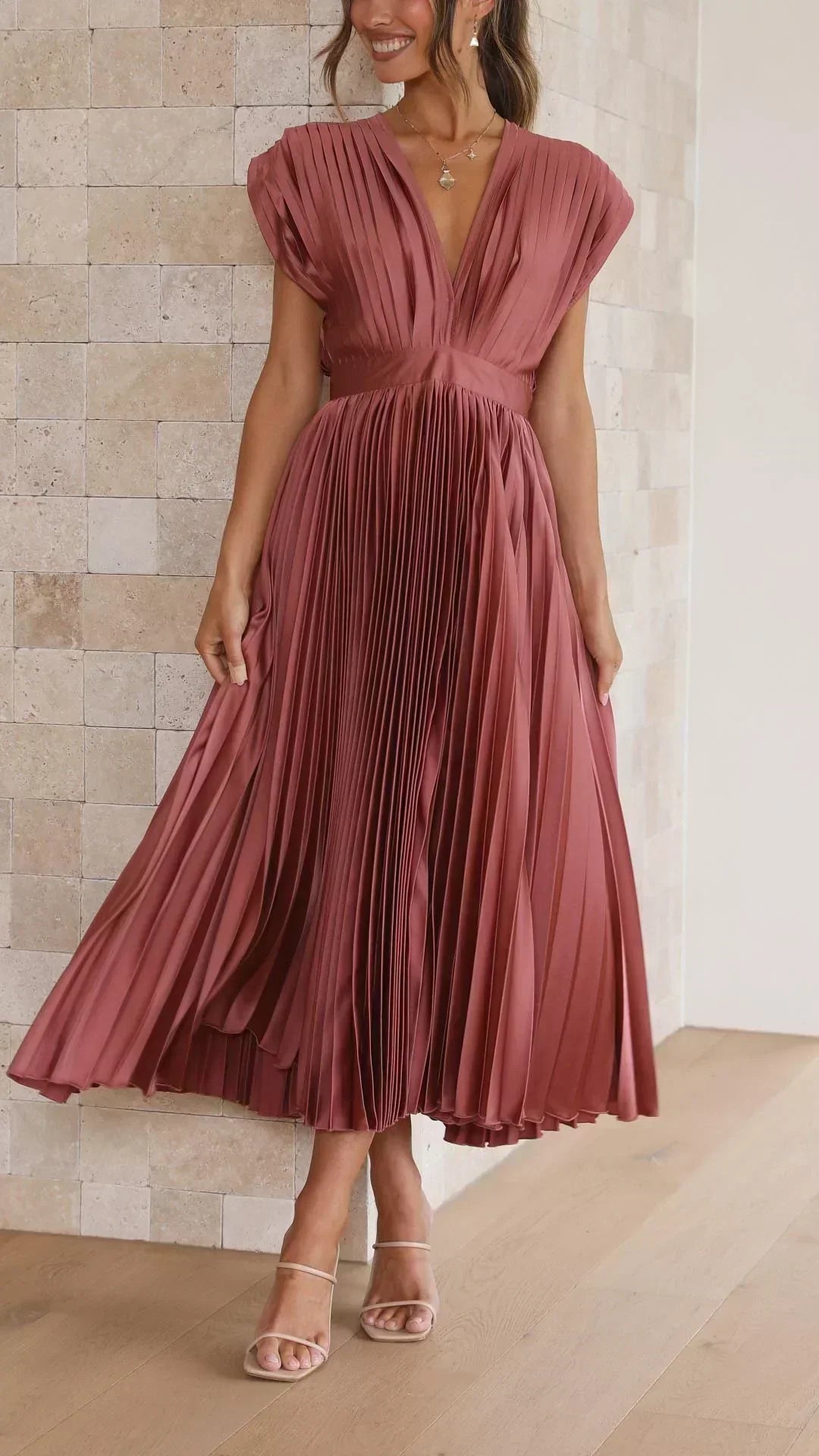Sina – Elegantní plisované šaty
