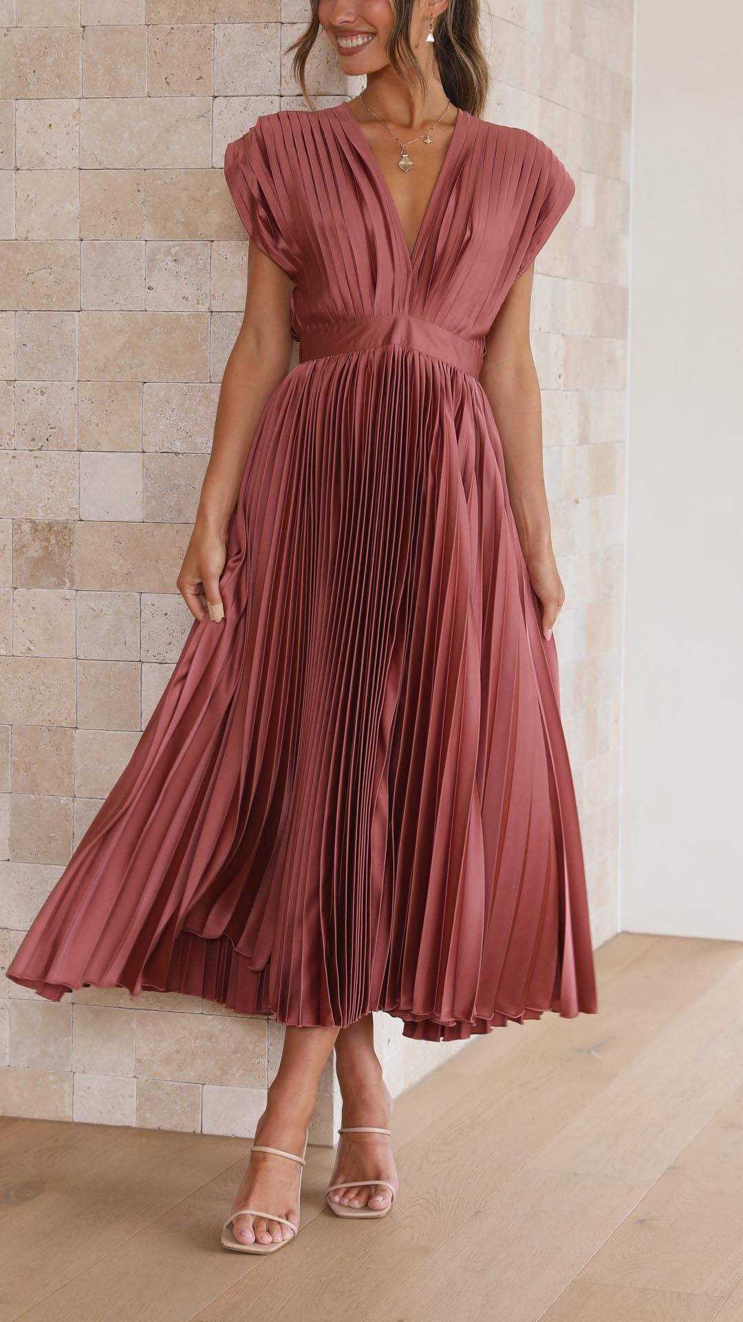 Sina – Elegantní plisované šaty, barva: růžová