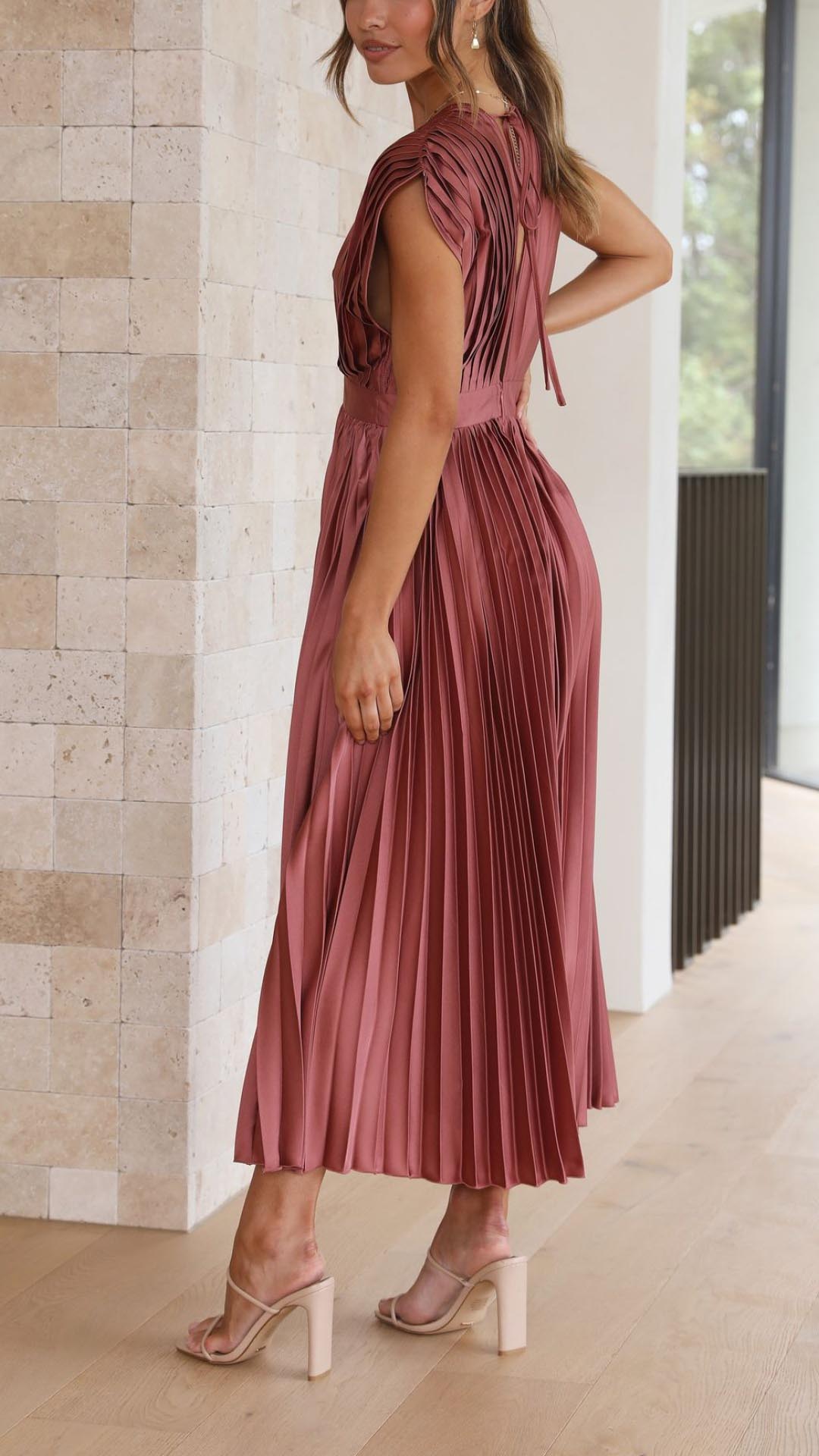Sina – Elegantní plisované šaty