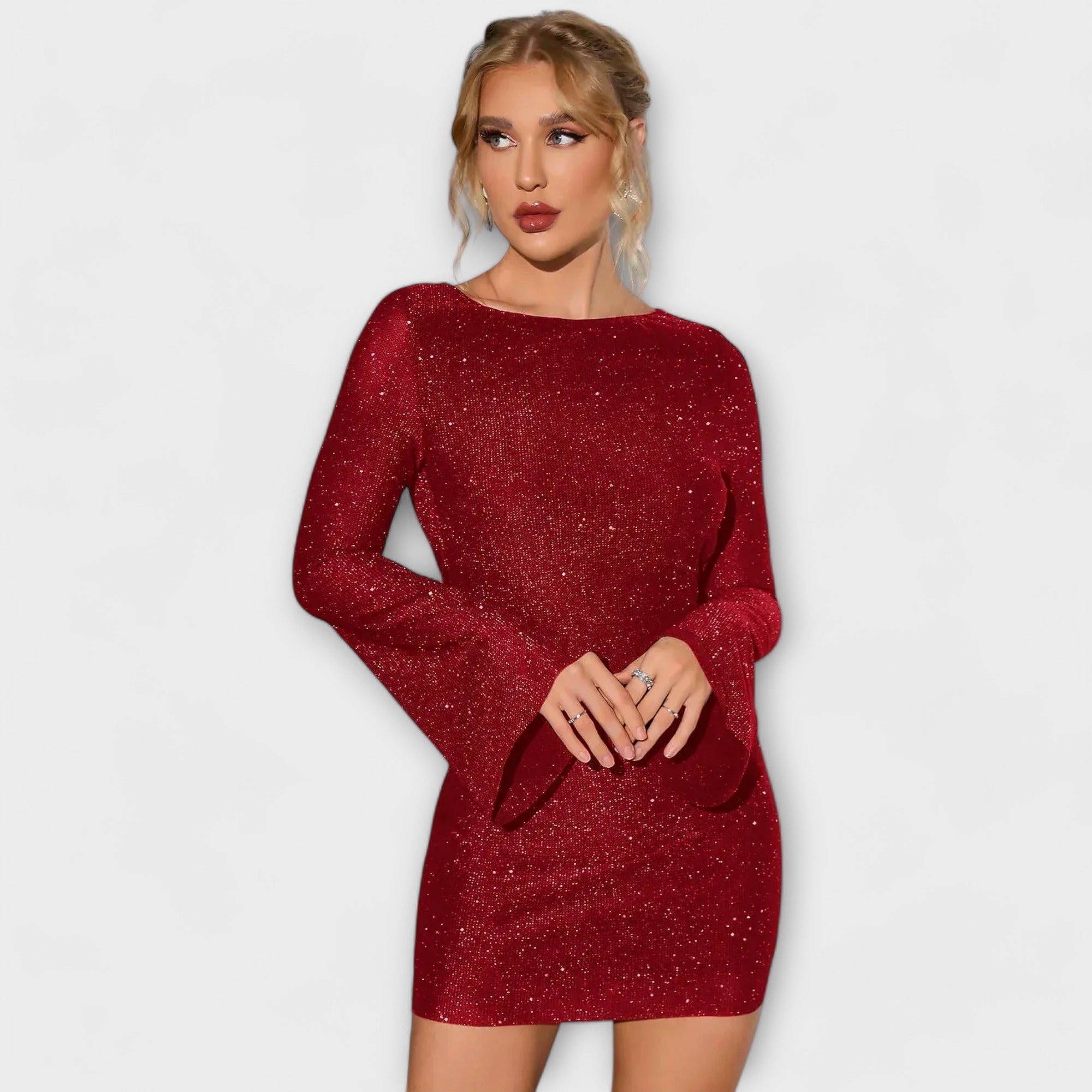 Dlouhé šaty s dlouhými rukávy a holými zády, elegantně zdobené
